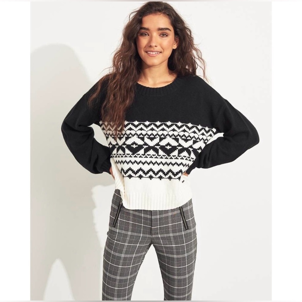 Hollister Black and White Crewneck Sweater